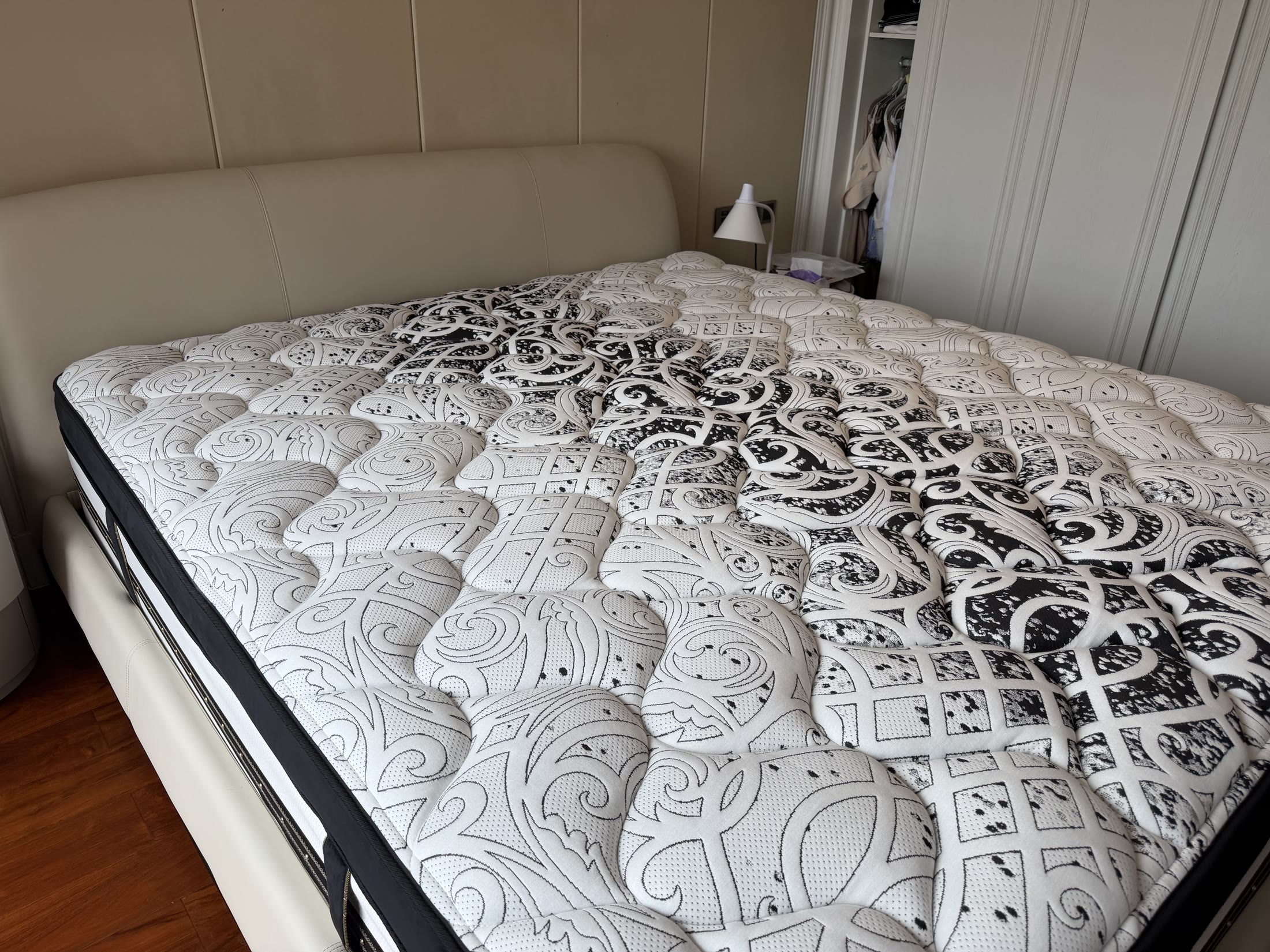 Serta — Additional full-mattress condition photograph