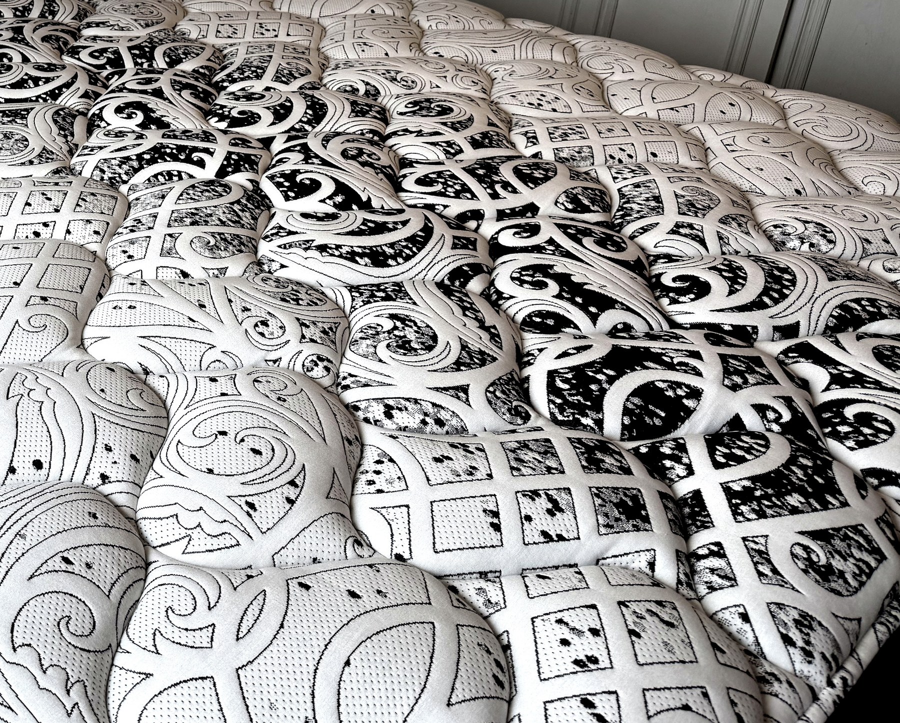 Quilt mottle, close